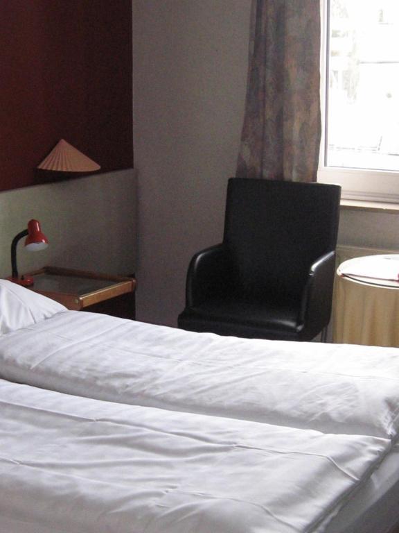 Hotel Admiraal Lanaken Quarto foto